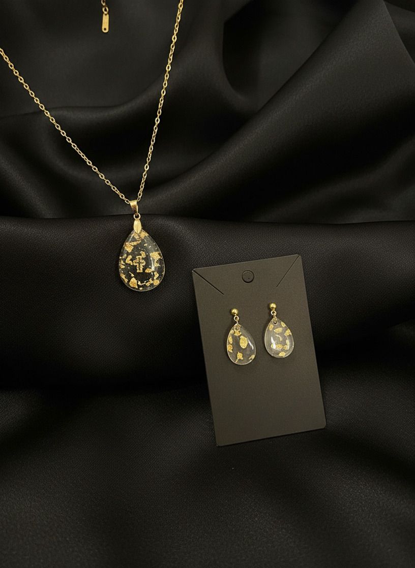 Conjunto Colar e Brincos em Aço Inox Dourado com Resina e Folhas de Ouro