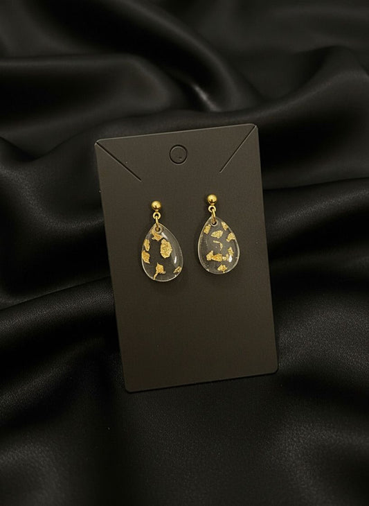Conjunto Colar e Brincos em Aço Inox Dourado com Resina e Folhas de Ouro