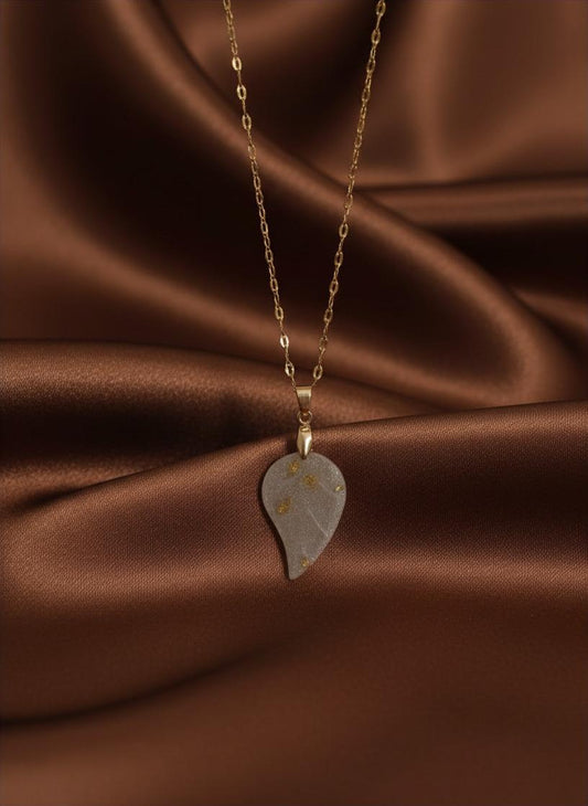 Colar Folha Dourada – Ouro 18K e Folha de Ouro