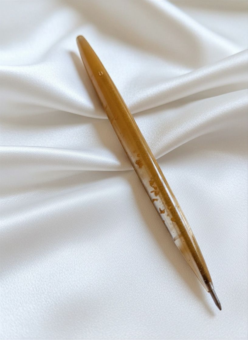 Caneta em Resina com Tons Dourados e Folhas de Ouro – Tinta Azul