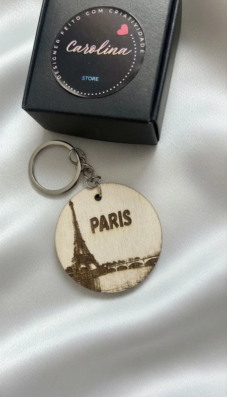 Porta-chaves em Madeira com Acessório em Inox Prata e Gravação de Paris