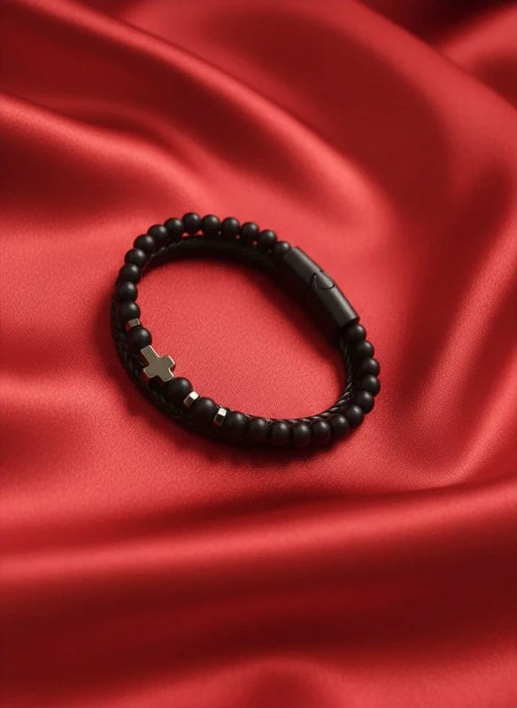 Pulseira preta minimalista com cruz | Estilo moderno unissexo