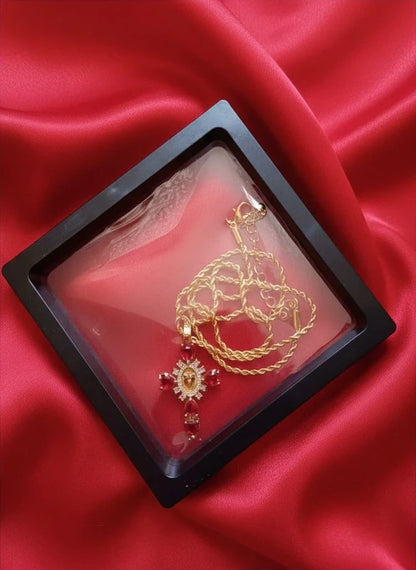 Crucifixo em ouro 18k e pedras zircônia vermelhas
