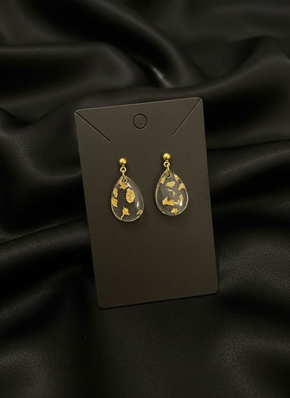 Conjunto Colar e Brincos em Aço Inox Dourado com Resina e Folhas de Ouro