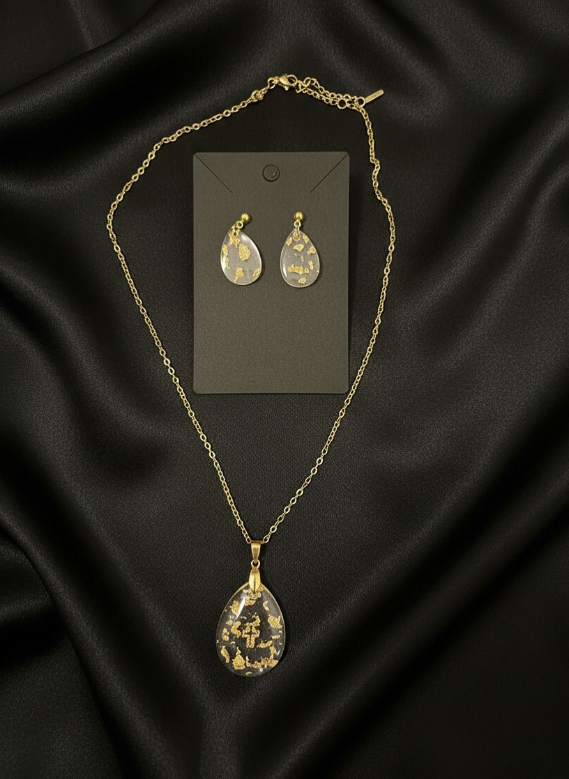 Conjunto Colar e Brincos em Aço Inox Dourado com Resina e Folhas de Ouro