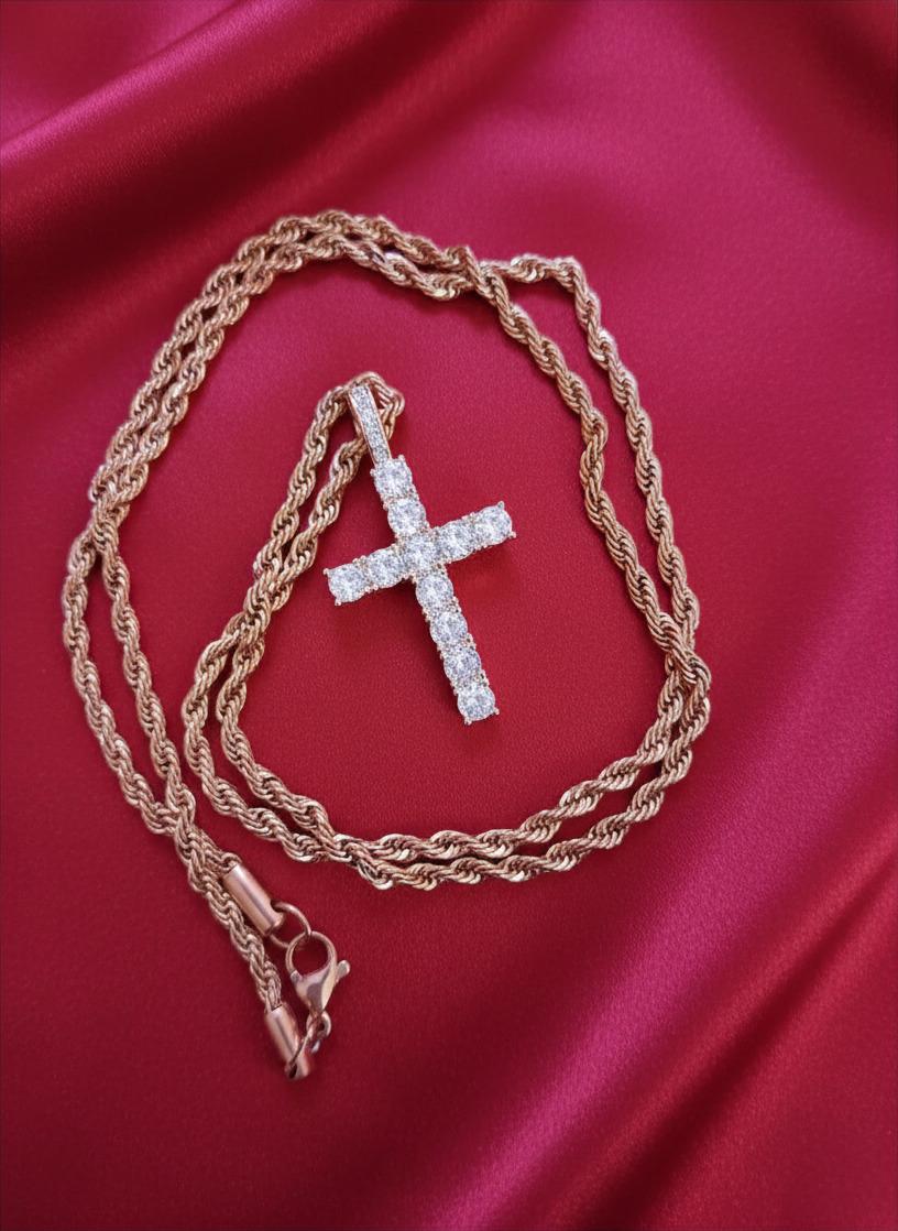 Colar Cruz Dourada com Zircónia Cúbica