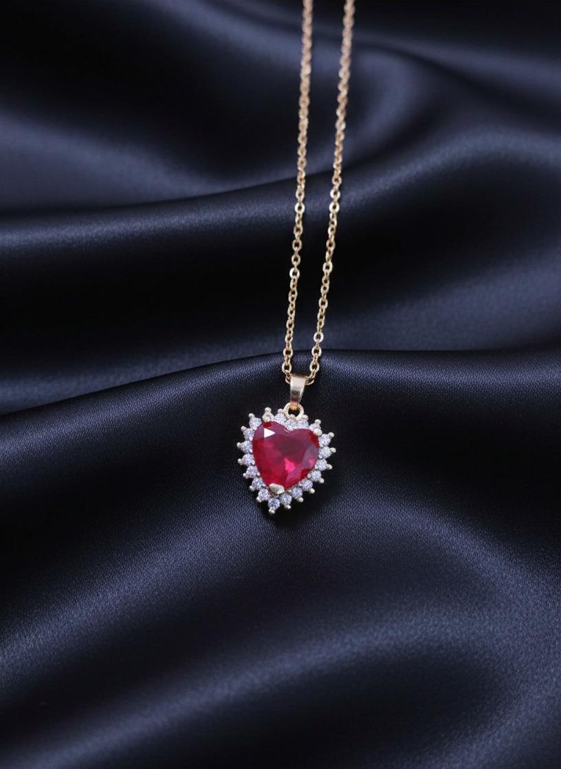Colar em Aço Inox Dourado com Coração Vermelho em Zircónia e Cristais