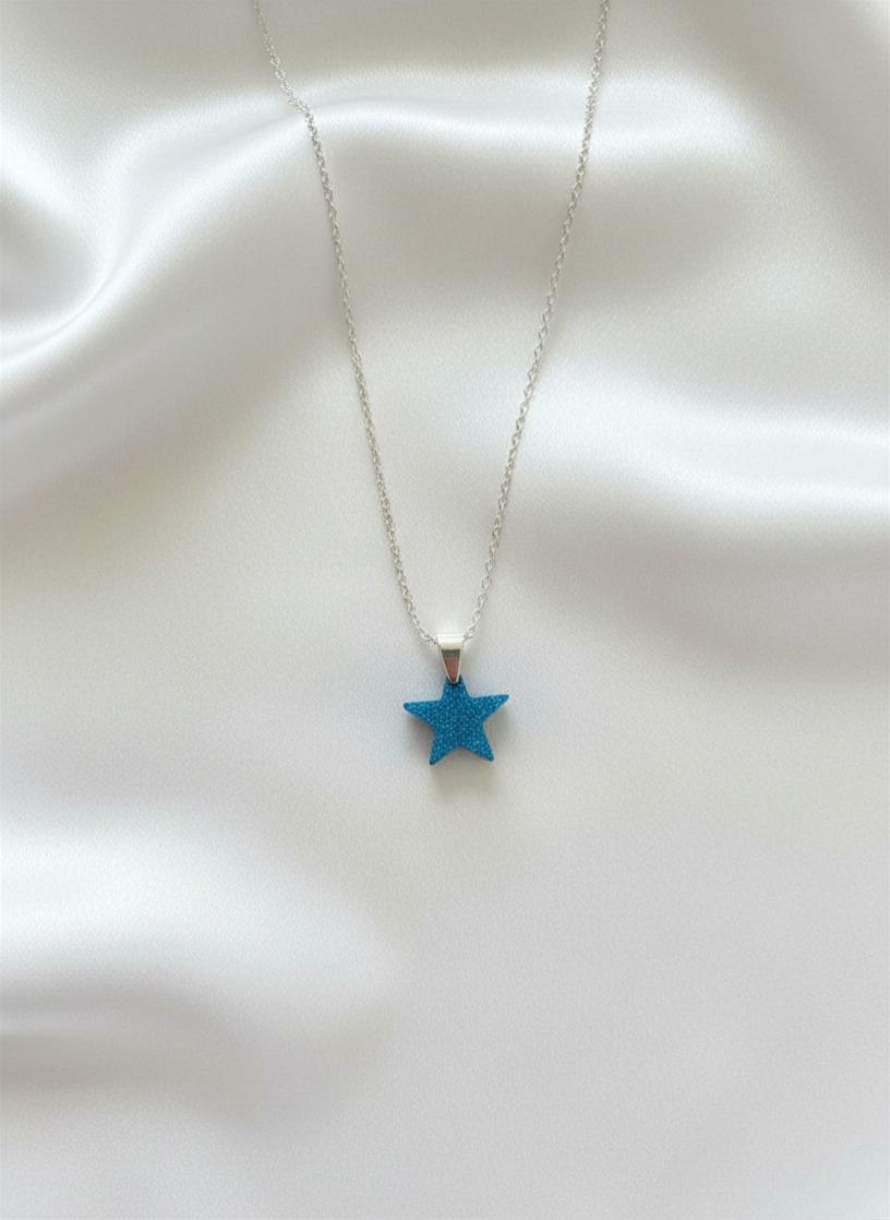 Colar com Corrente em Inox Prata e Pingente em Resina com Estrela Azul