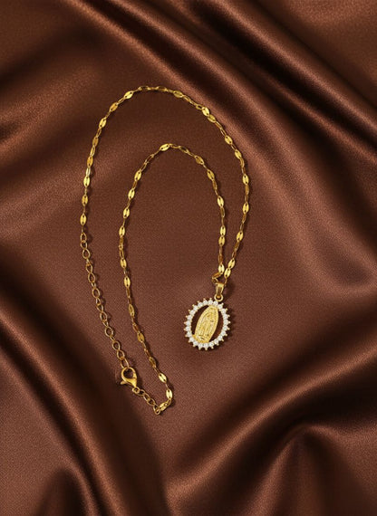 Uma peça repleta de fé, proteção e elegância. ✨🙏💛
