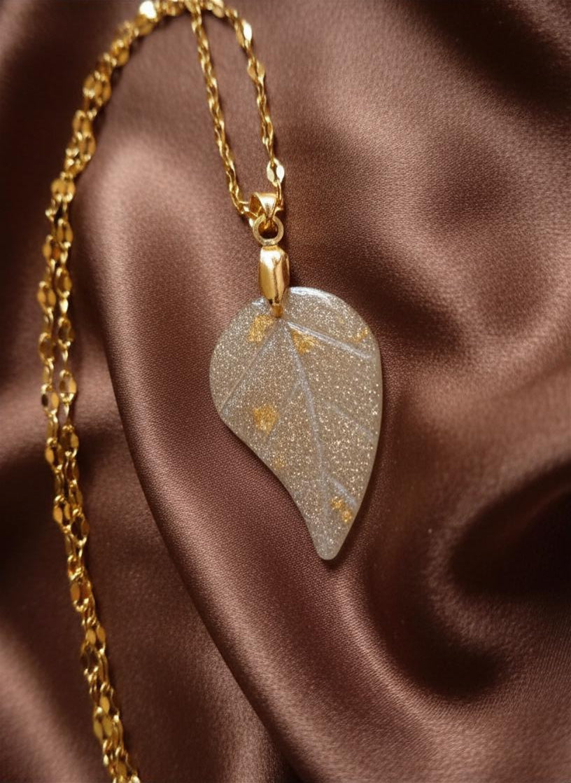 Colar Folha Dourada – Ouro 18K e Folha de Ouro