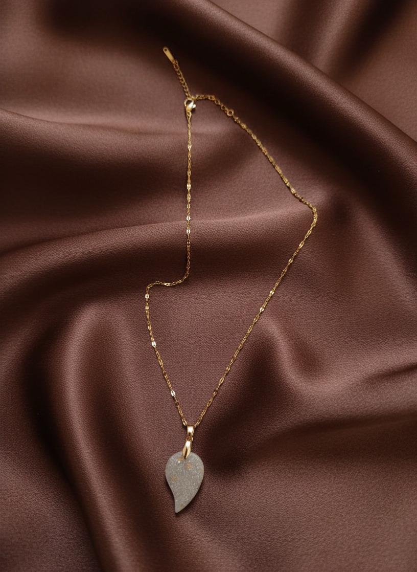 Colar Folha Dourada – Ouro 18K e Folha de Ouro