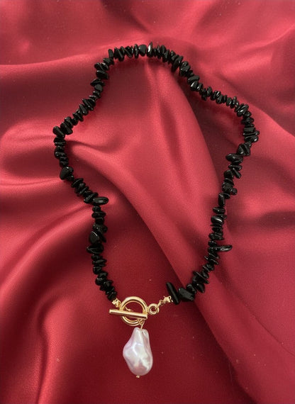 Conjunto Elegância Barroca – Colar e Pulseira com Pérola e Pedras Pretas